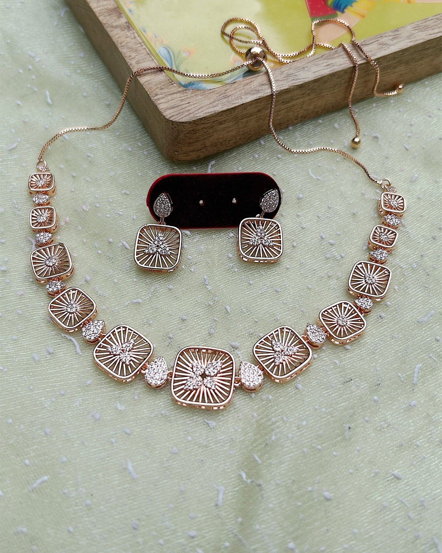 Rose Aura Necklace Set