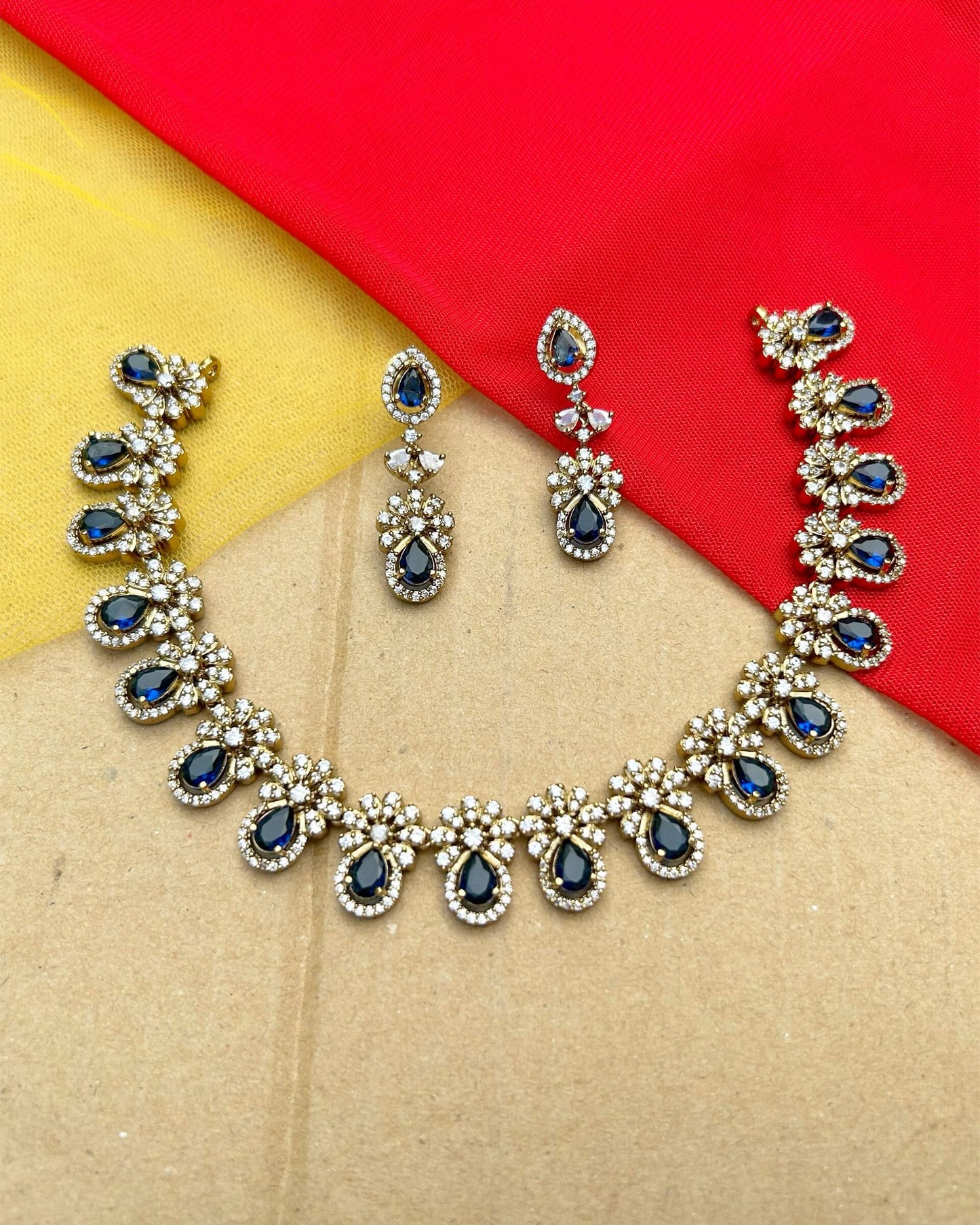 Golden Elakshi Necklace Set