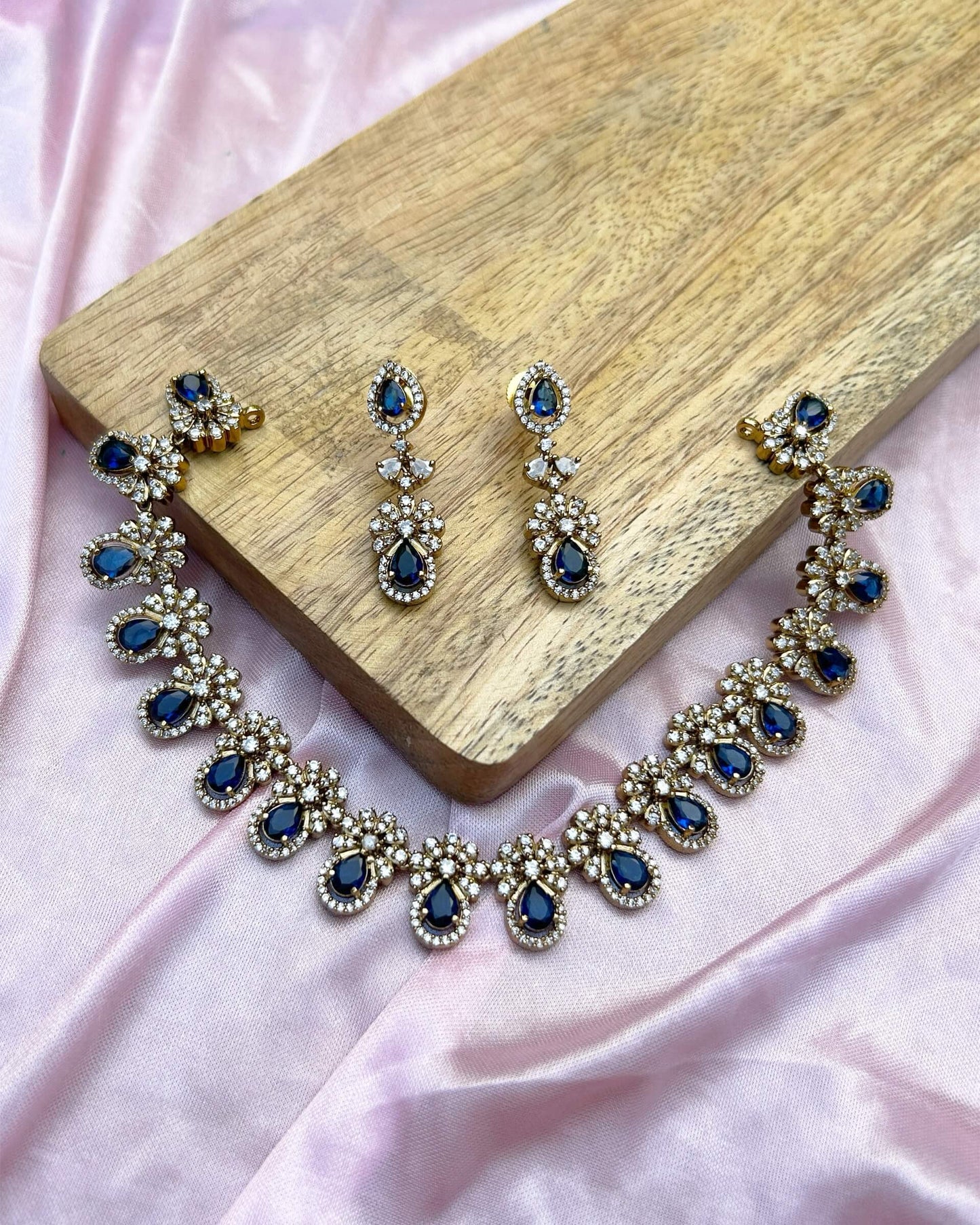 Golden Elakshi Necklace Set