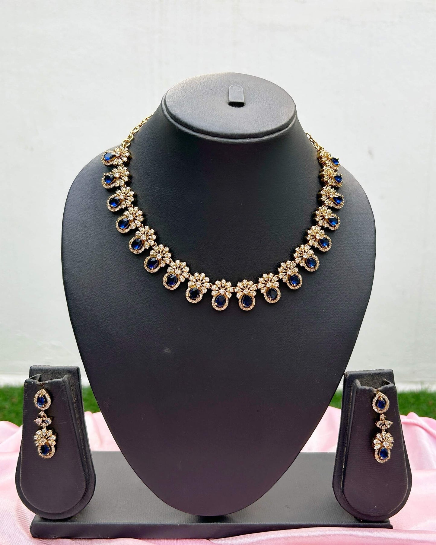 Golden Elakshi Necklace Set