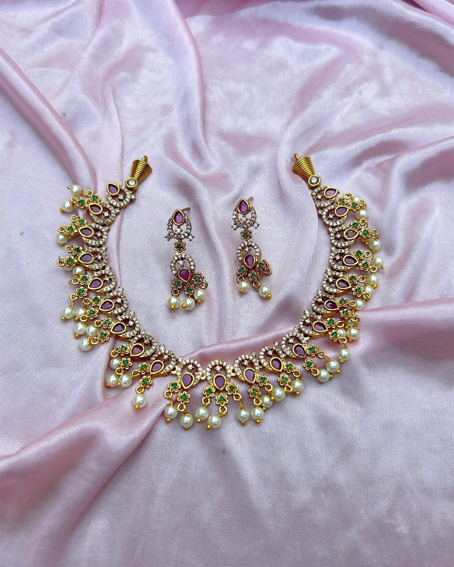 gold set design