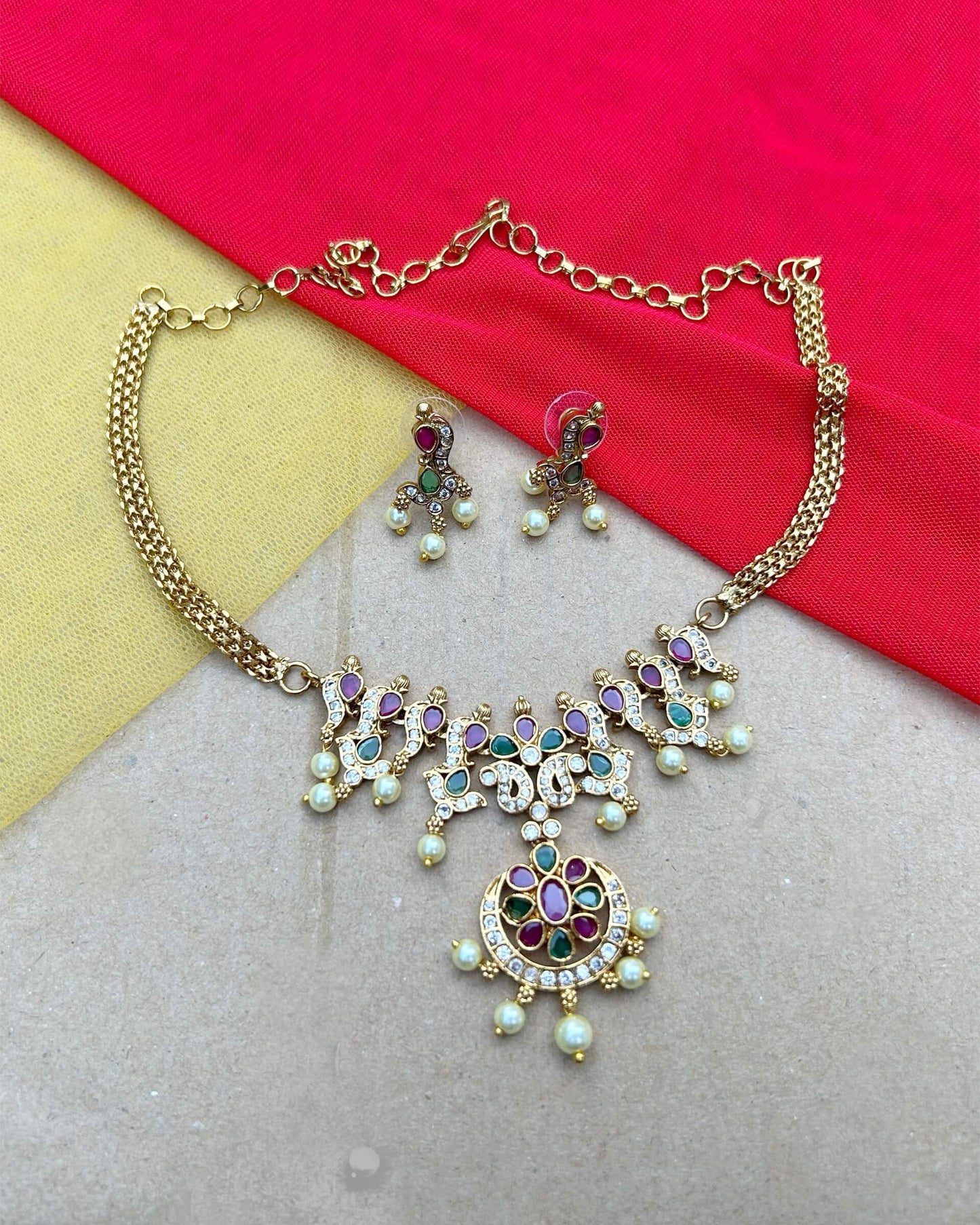 dainty gold necklace