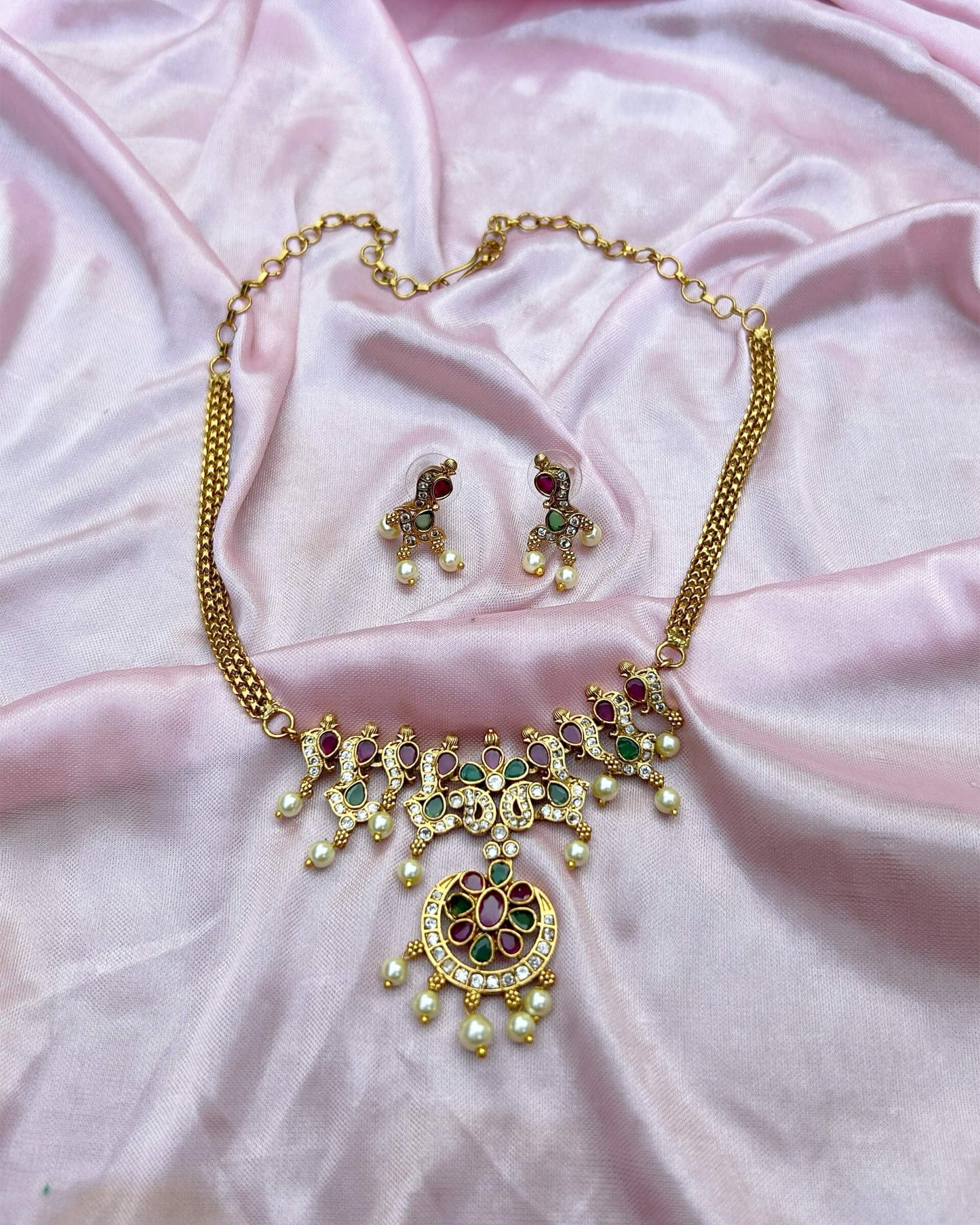 dainty gold necklace