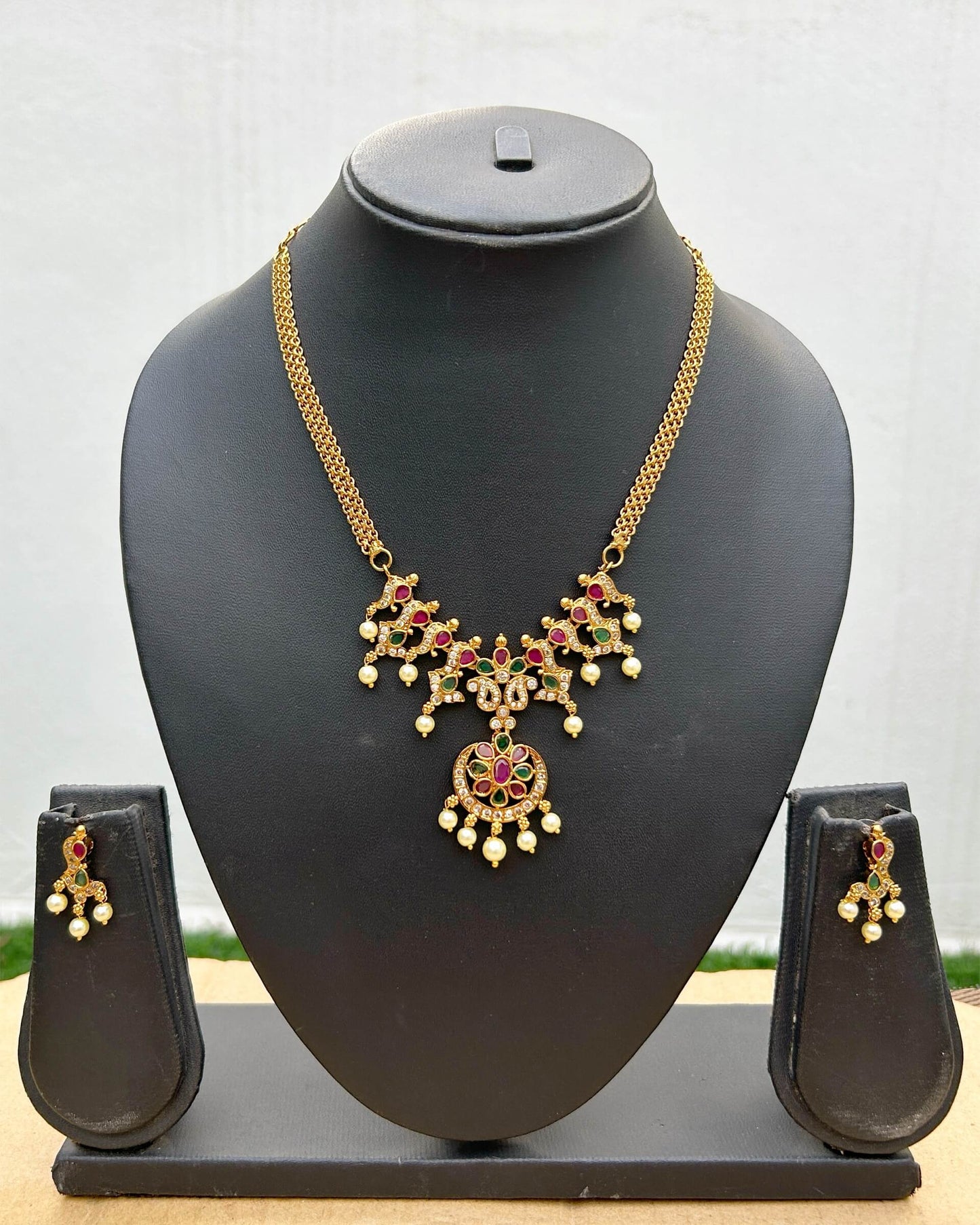 dainty gold necklace