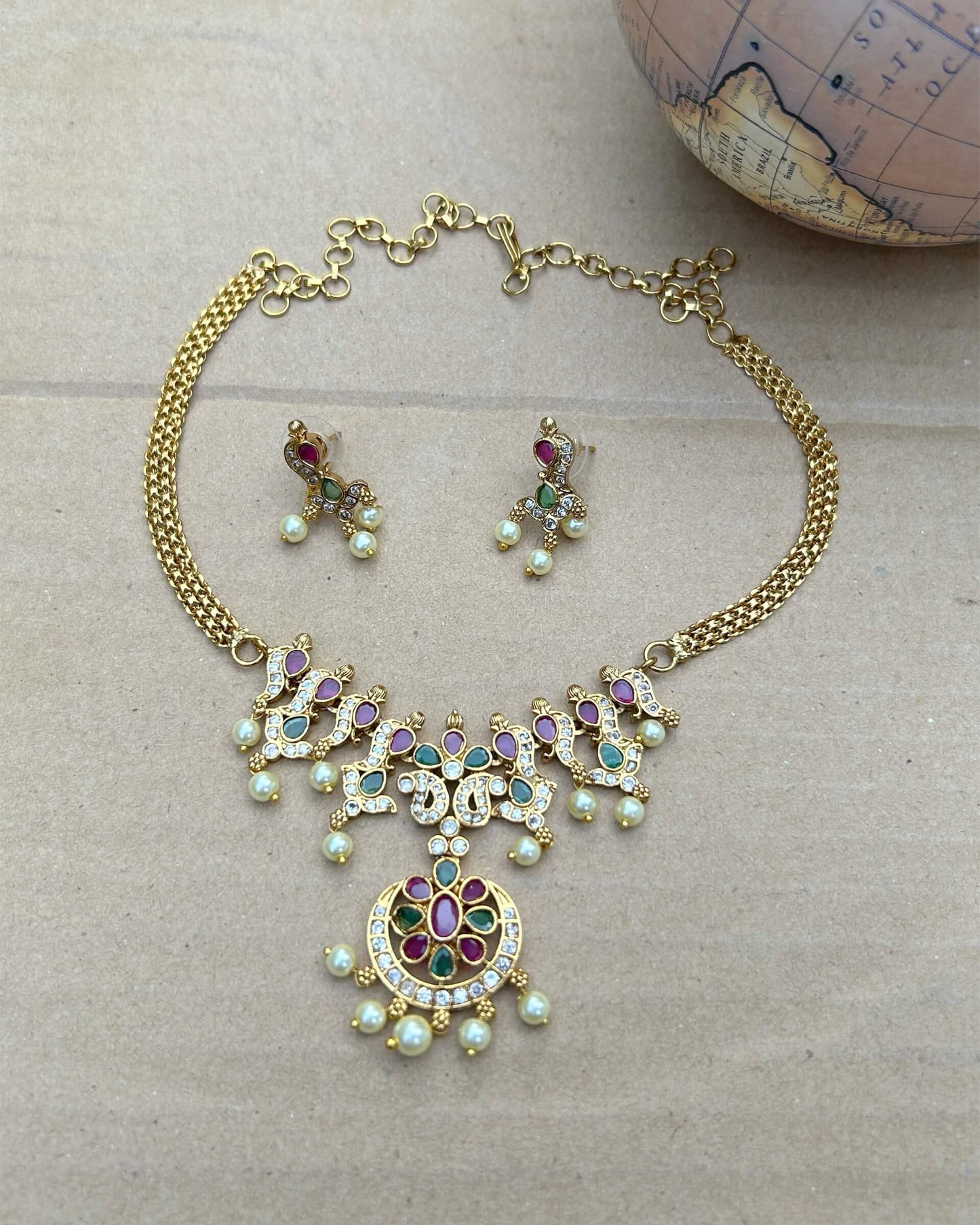 dainty gold necklace