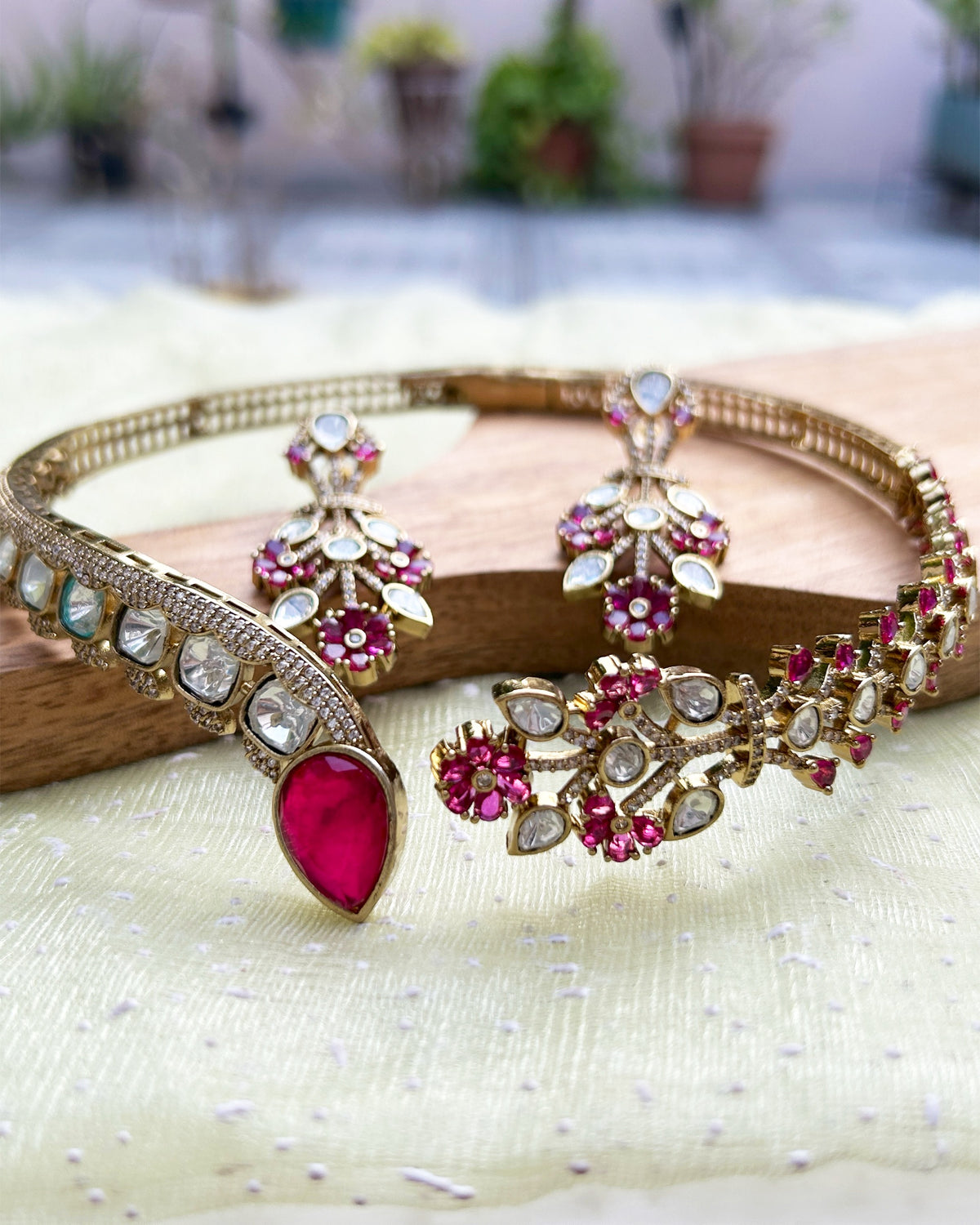 Gulabi Hasli Choker Necklace Set