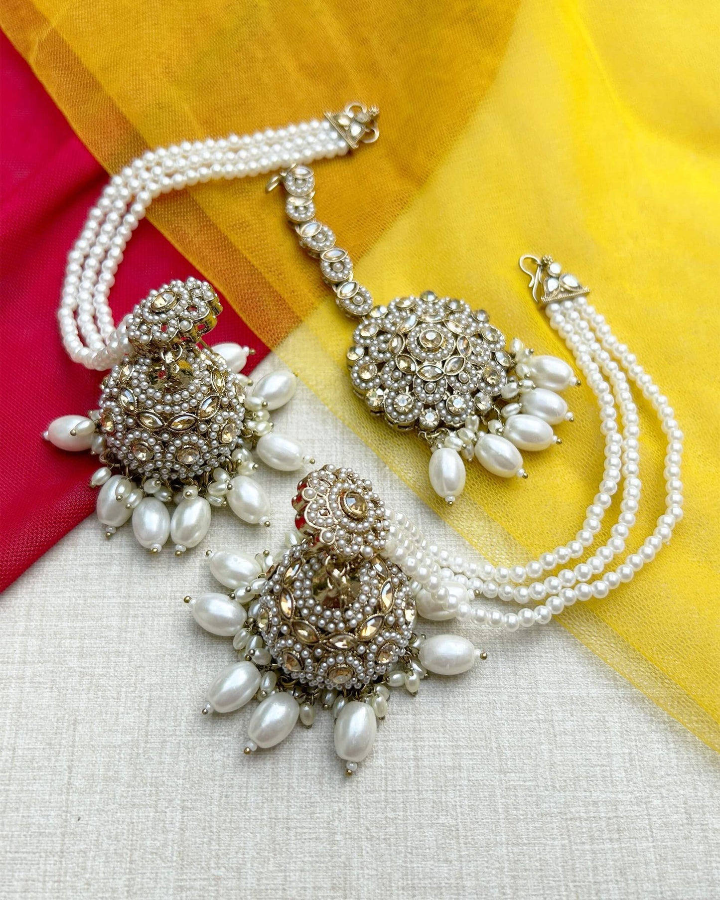 Jhumka with Maang Tika set.