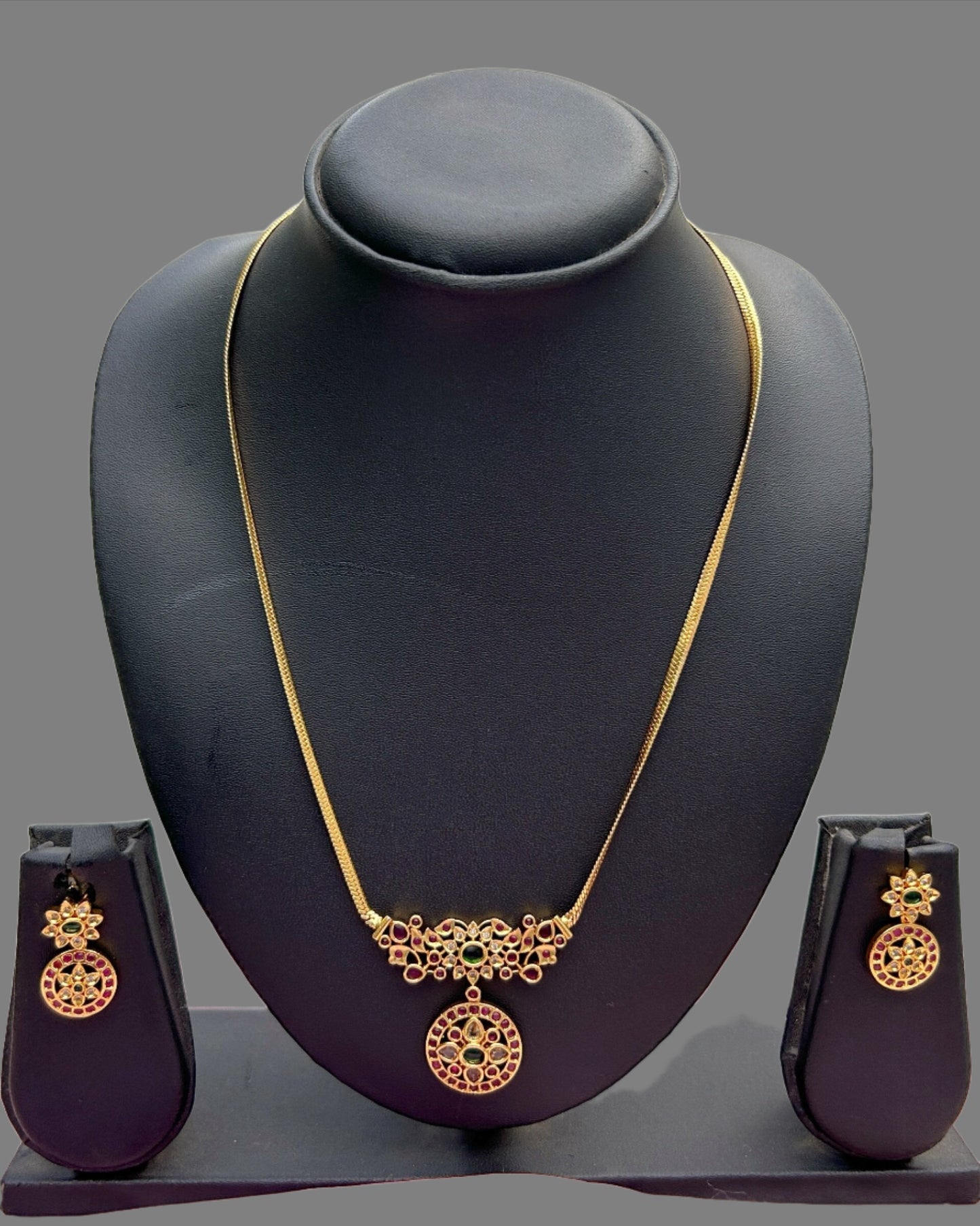 pendant necklace