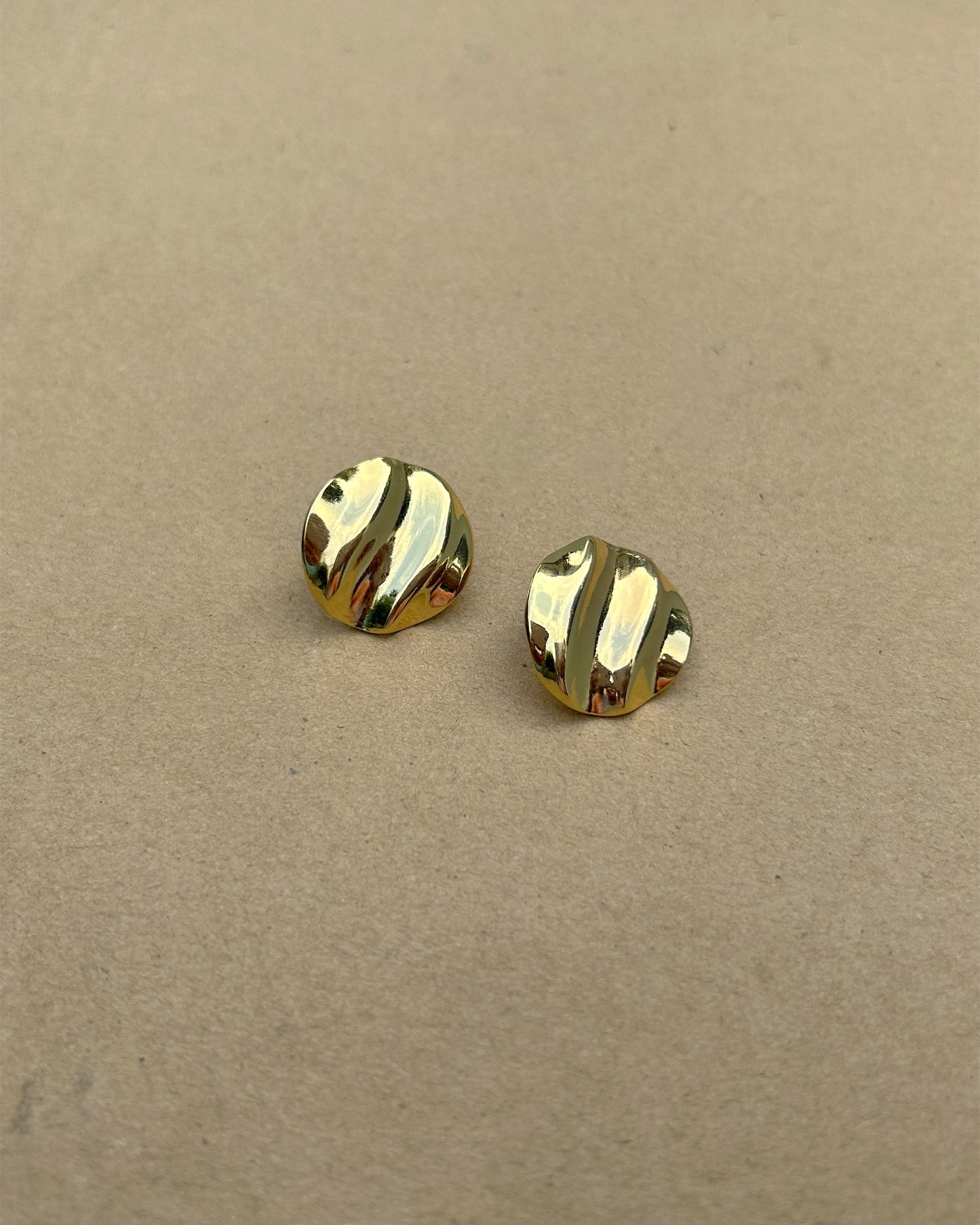 Anti tarnish Round Studs
