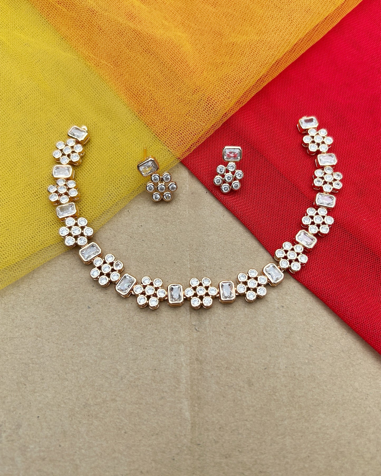 beautiful gold necklace