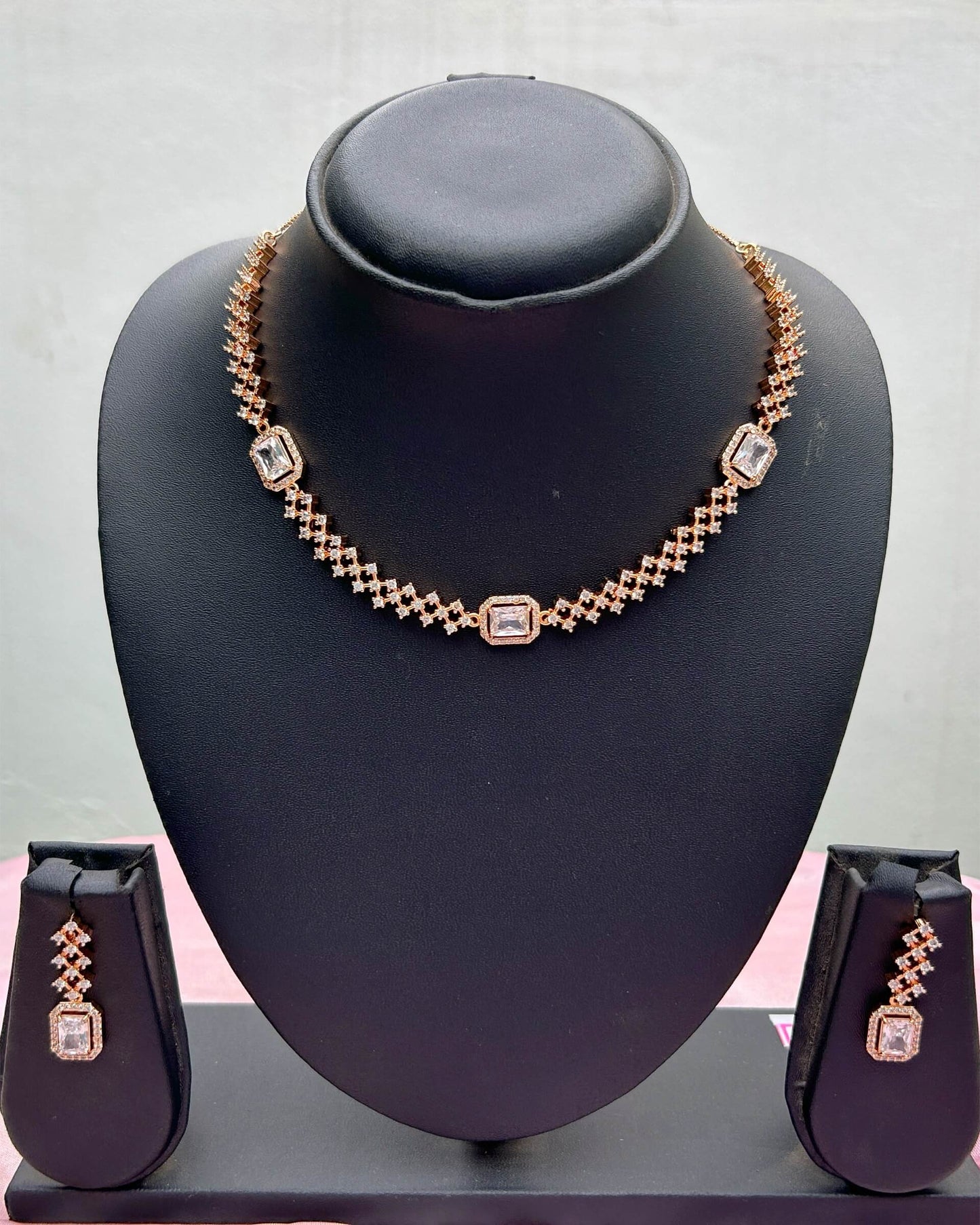 collar necklace