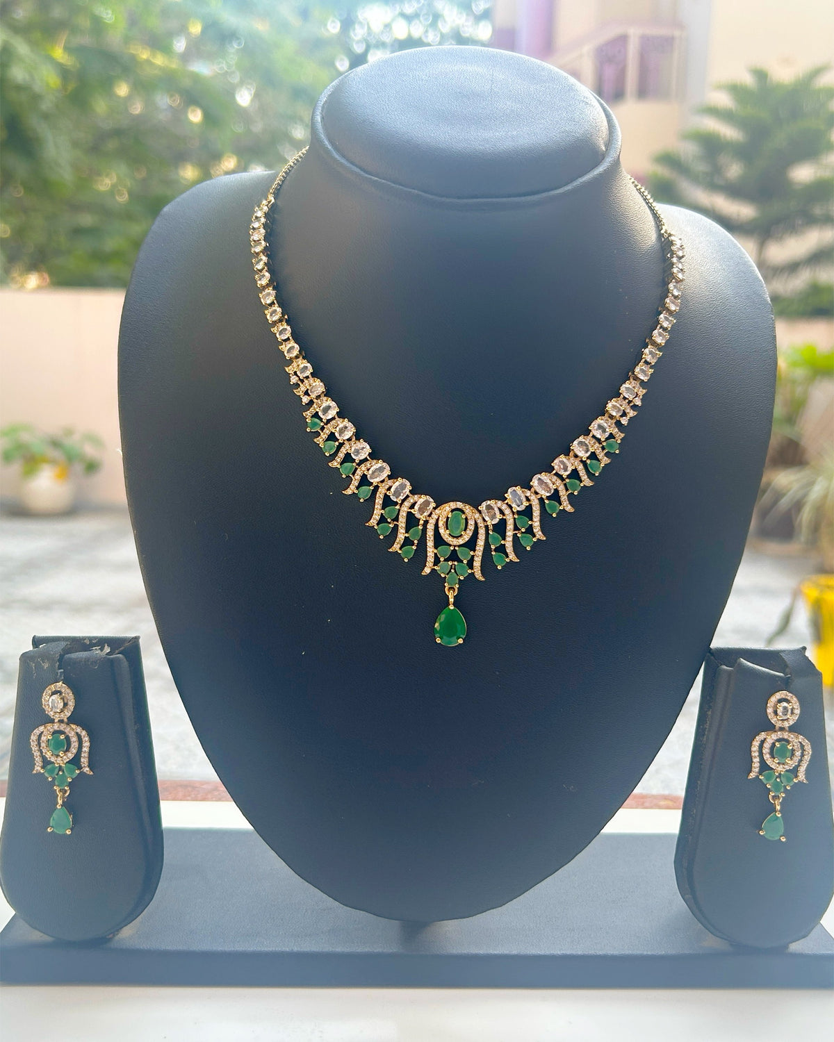 Emerald Glow Drop Necklace Set