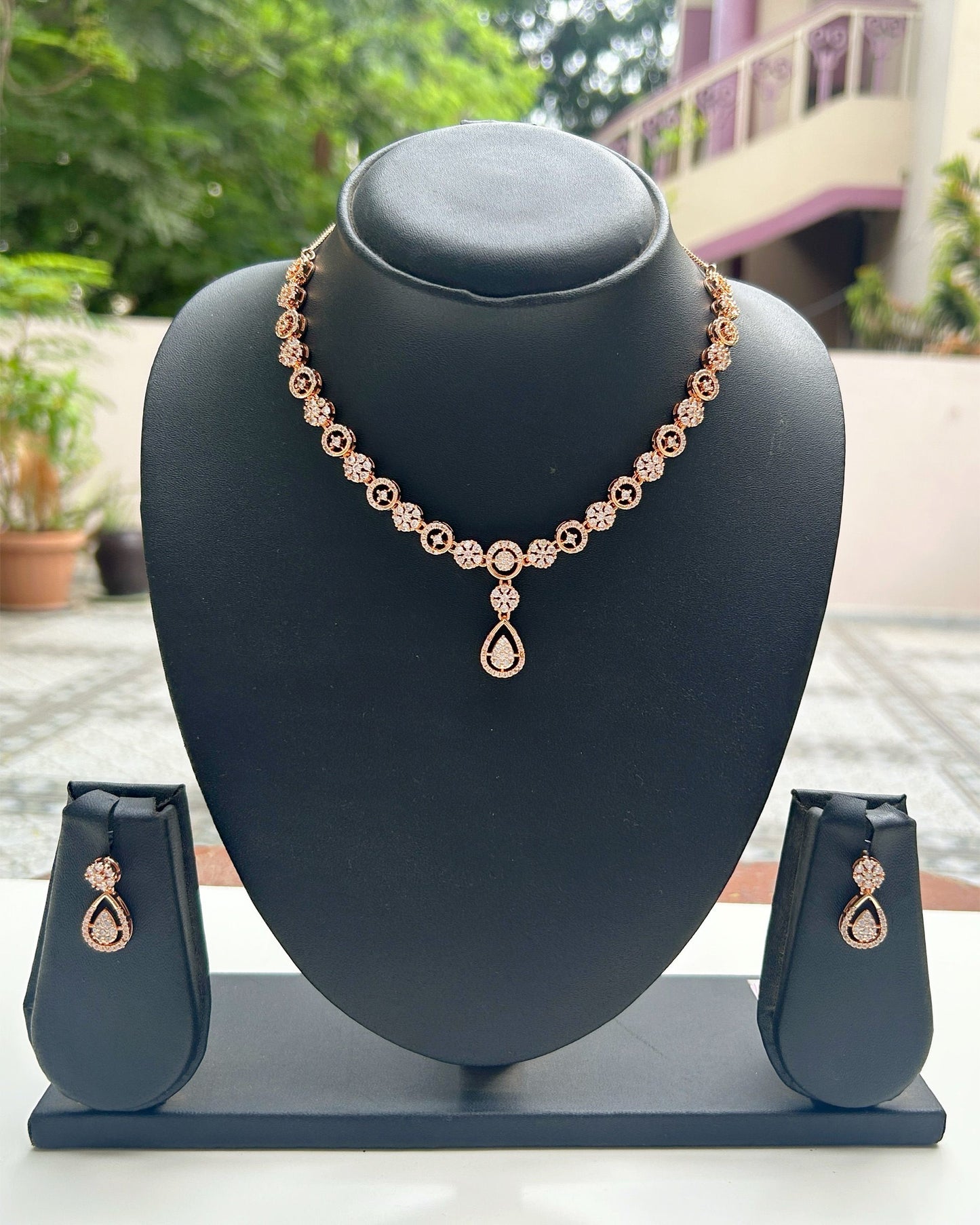 Rose Bloom Teardrop Necklace Set