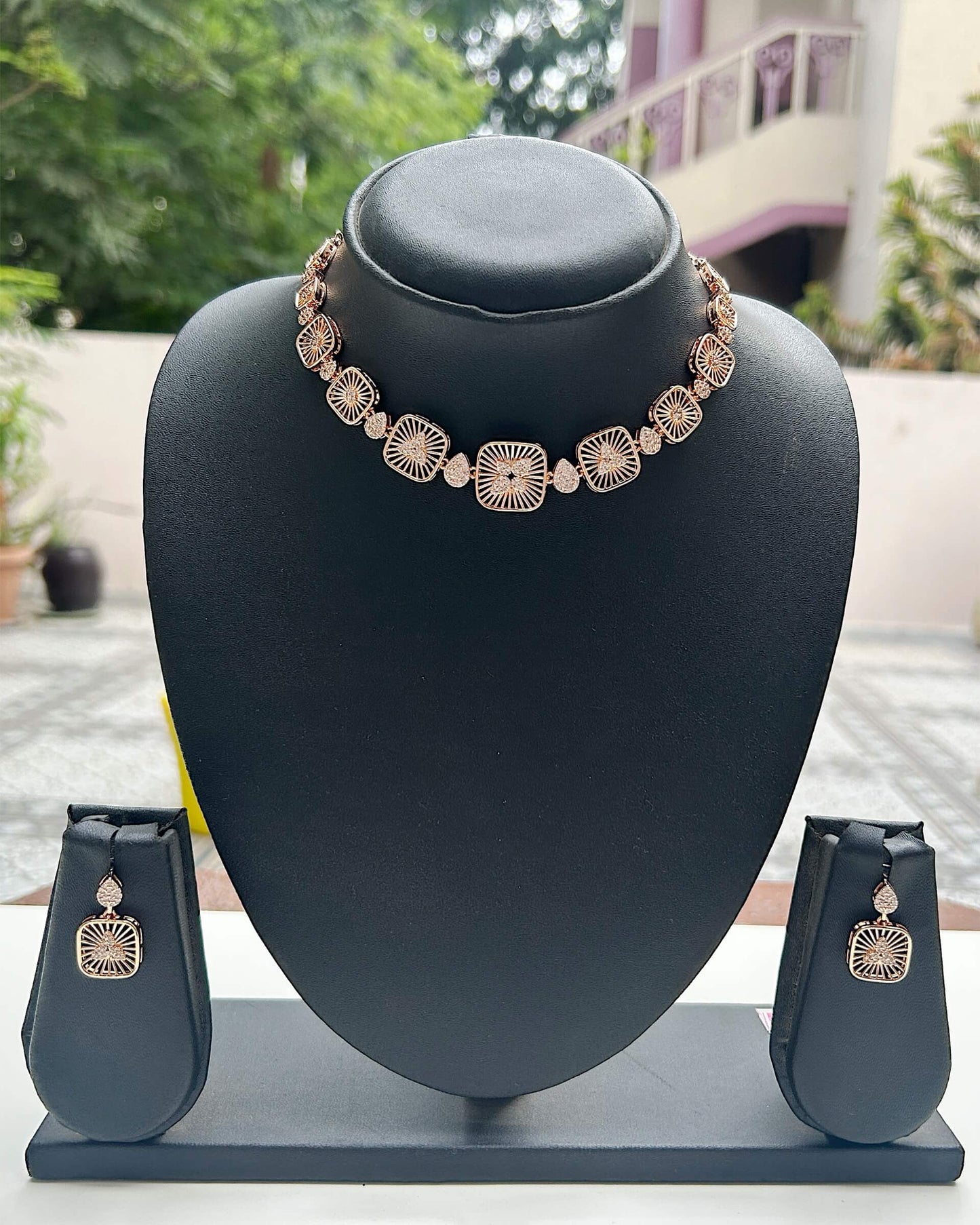 Rose Aura Necklace Set