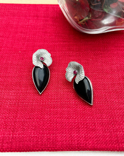 Amithi Black Studs Earring