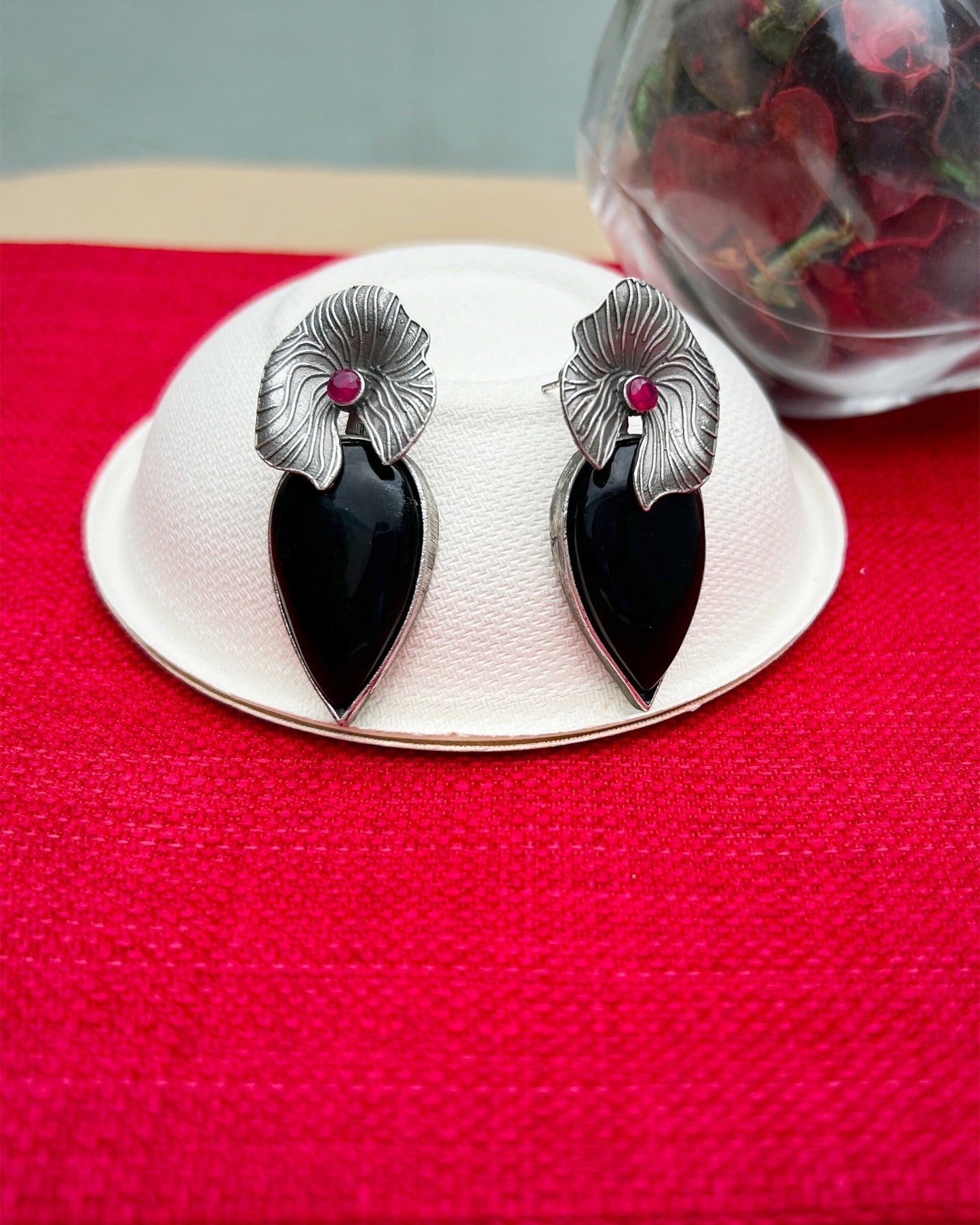 Amithi Black Studs Earring