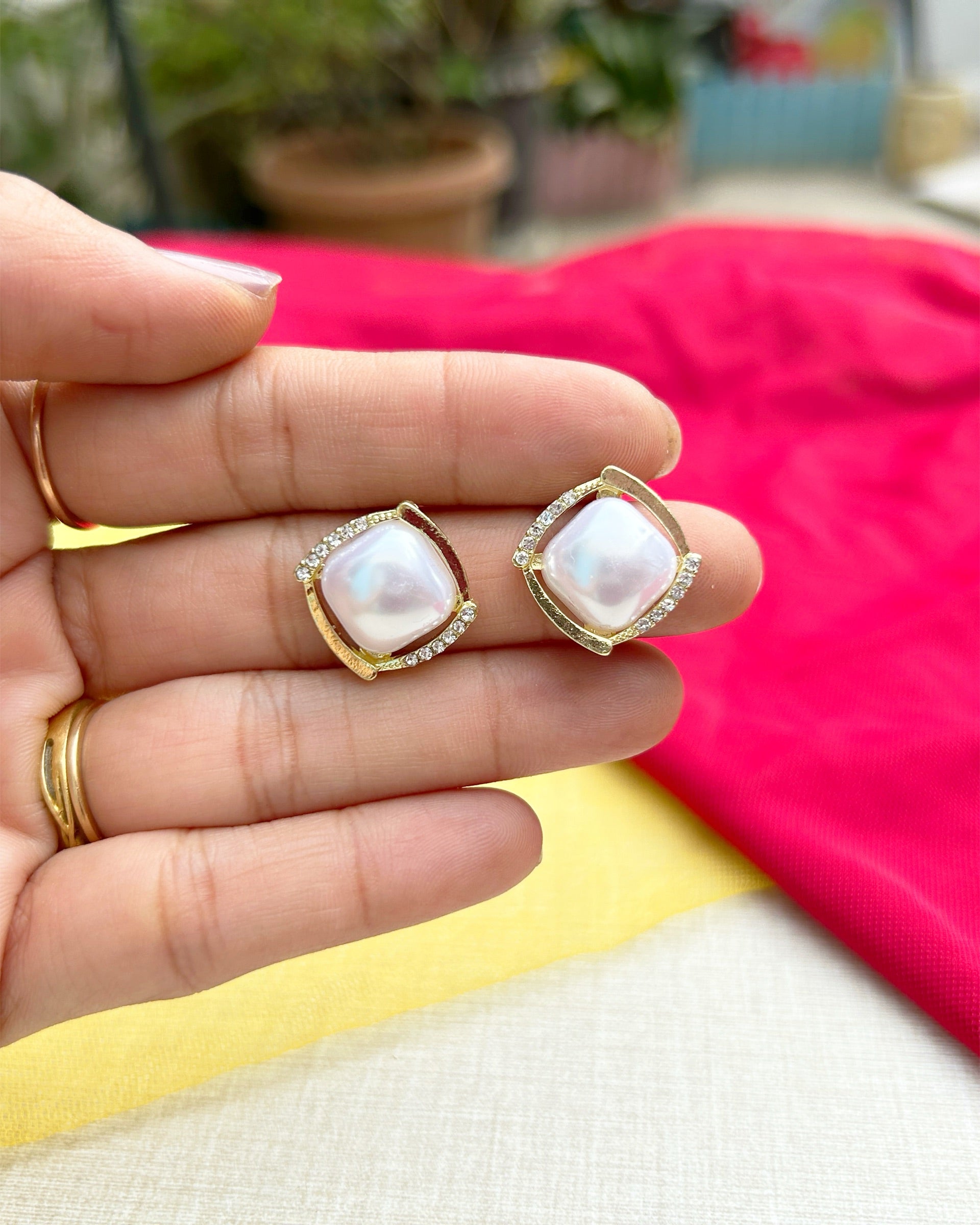 pearl stud earrings gold