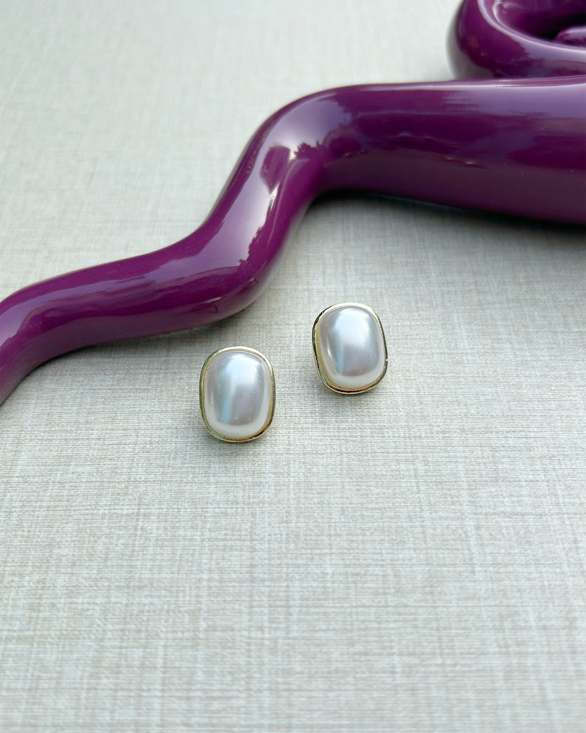 pearl stud