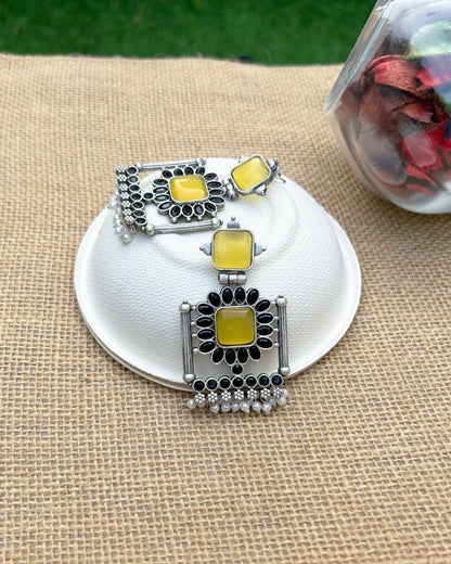 Bani Yellow & Black Frame Earring