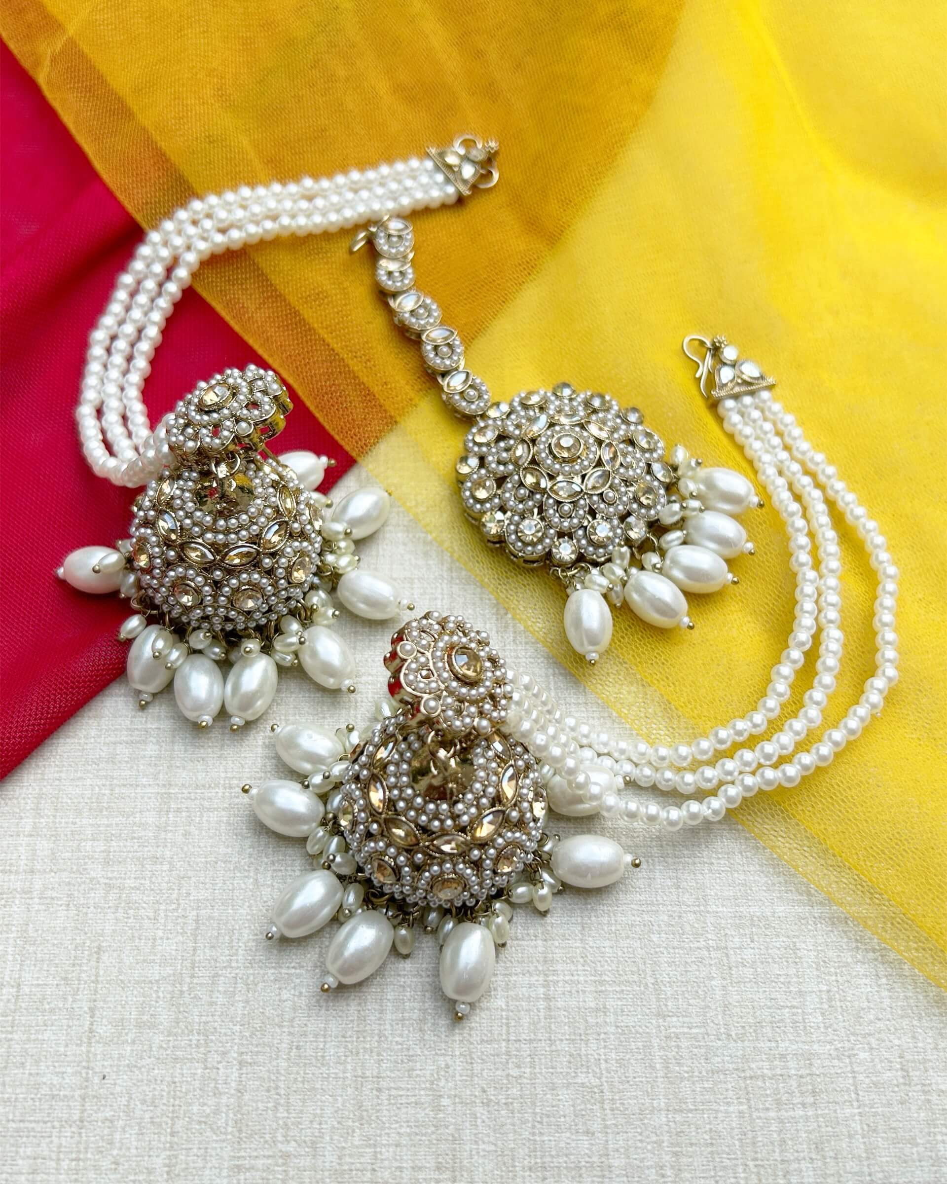 Jhumka with Maang Tika set.