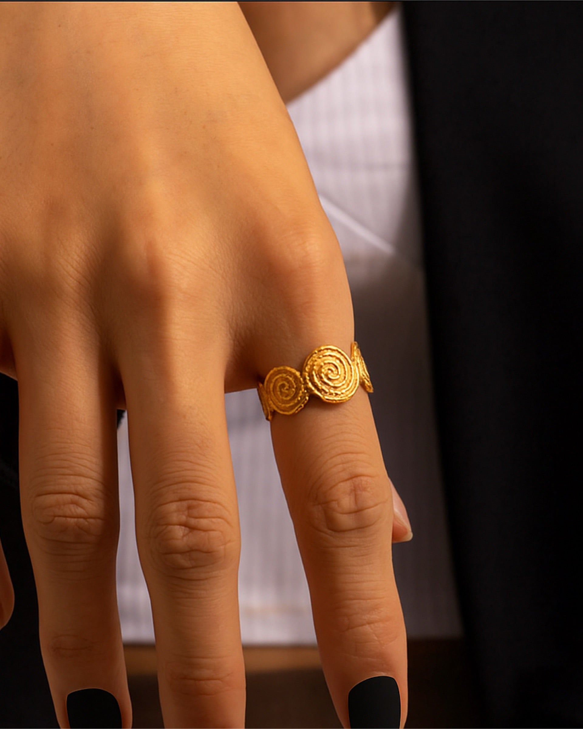 spiral finger ring gold