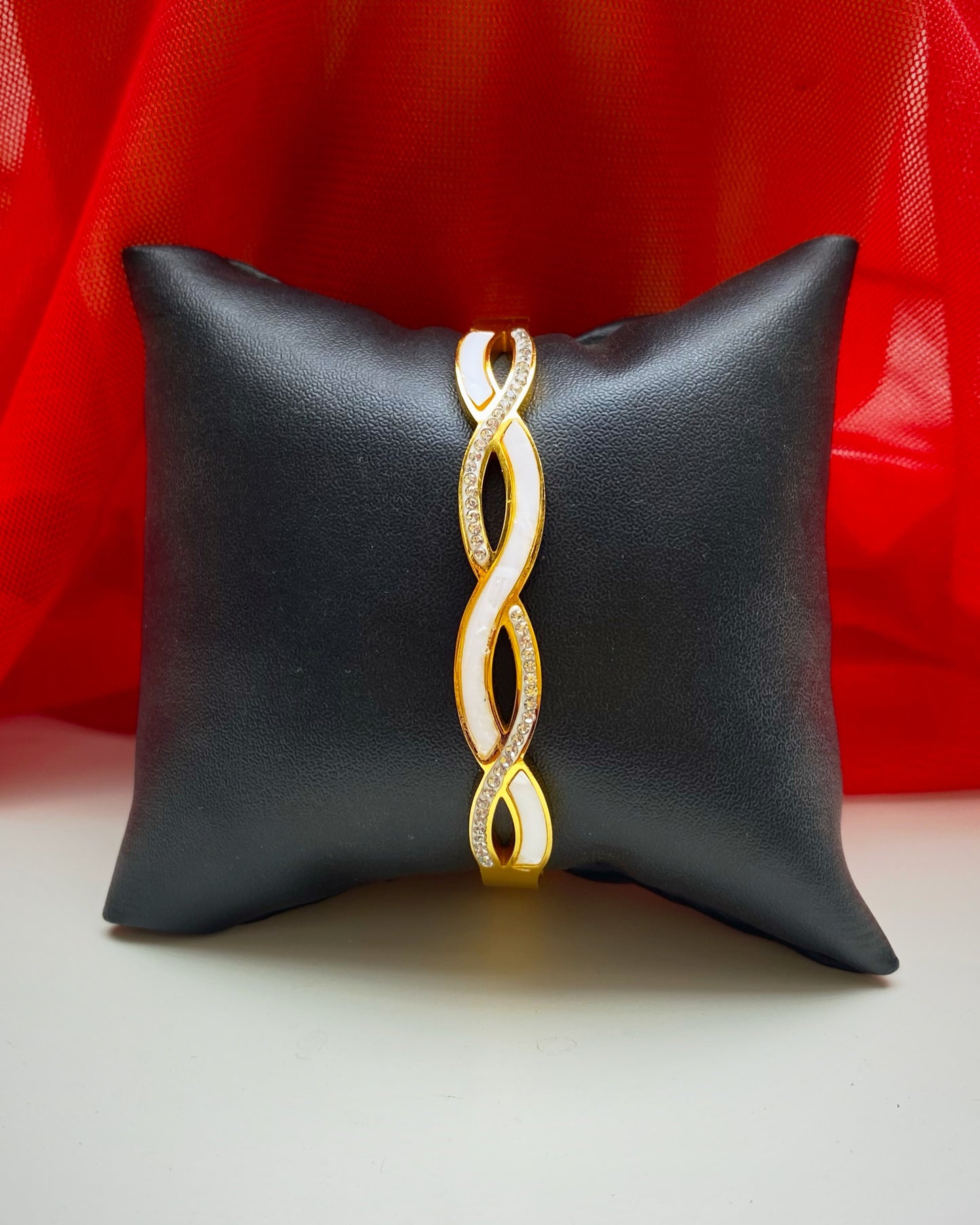 Wave / Infinity Design Bangle