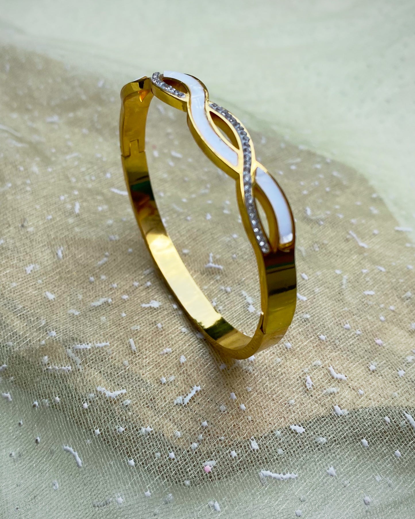 Wave / Infinity Design Bangle