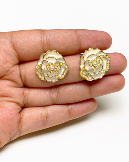 White Noir Pearl Blossom Studs