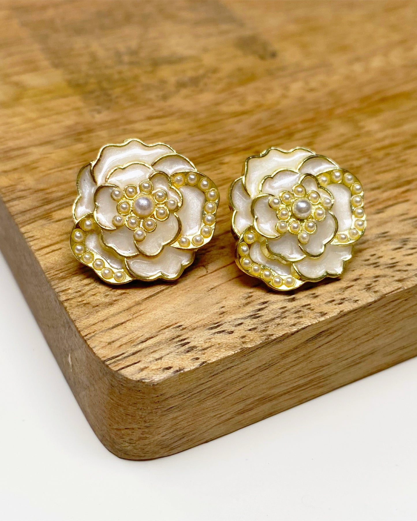 White Noir Pearl Blossom Studs