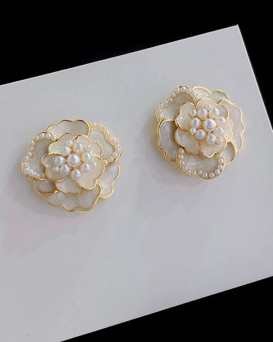 White Noir Pearl Blossom Studs