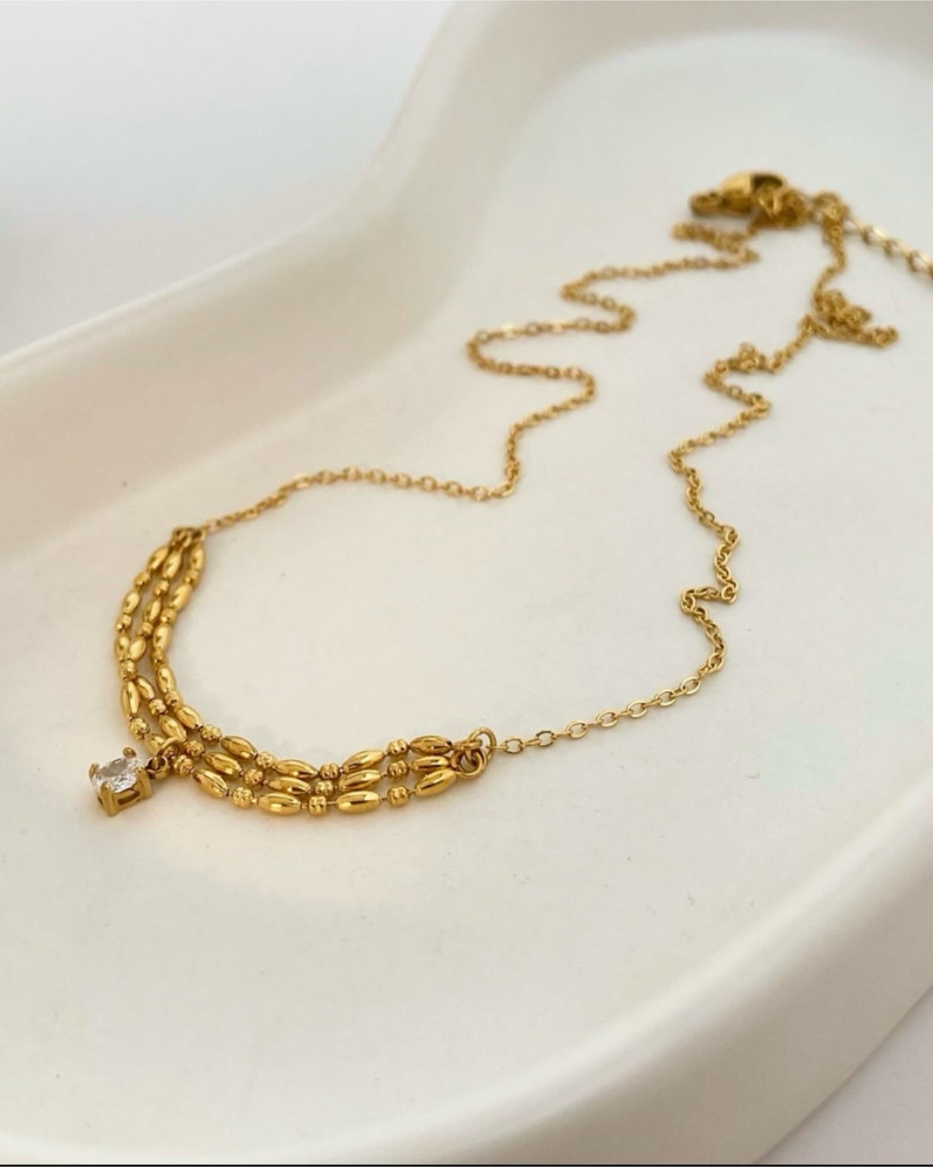 layering chain necklaces