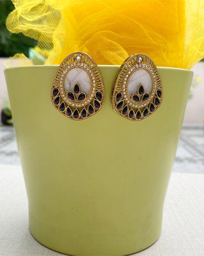 Black Regal Teardrop Stud Earrings