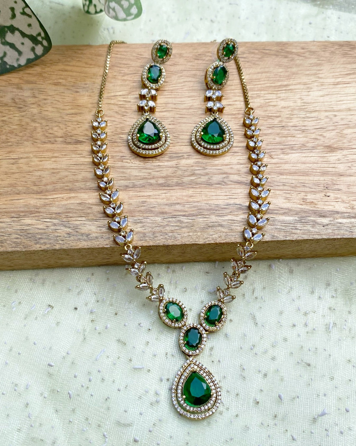 Emerald Green Oval-Drop Necklace Set