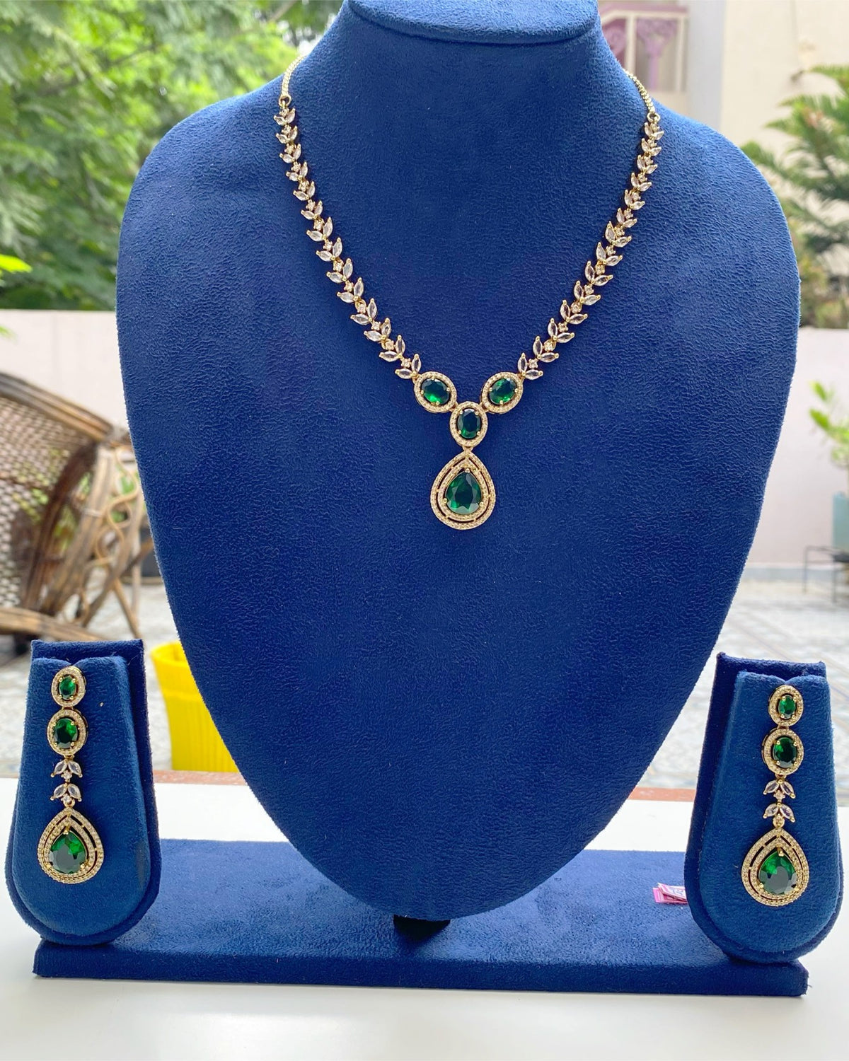 Emerald Green Oval-Drop Necklace Set