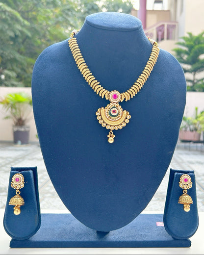 Gold Crescent Moon Ribbed  Necklace Set