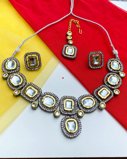 Metal-Gold Kundan Set with Tikka