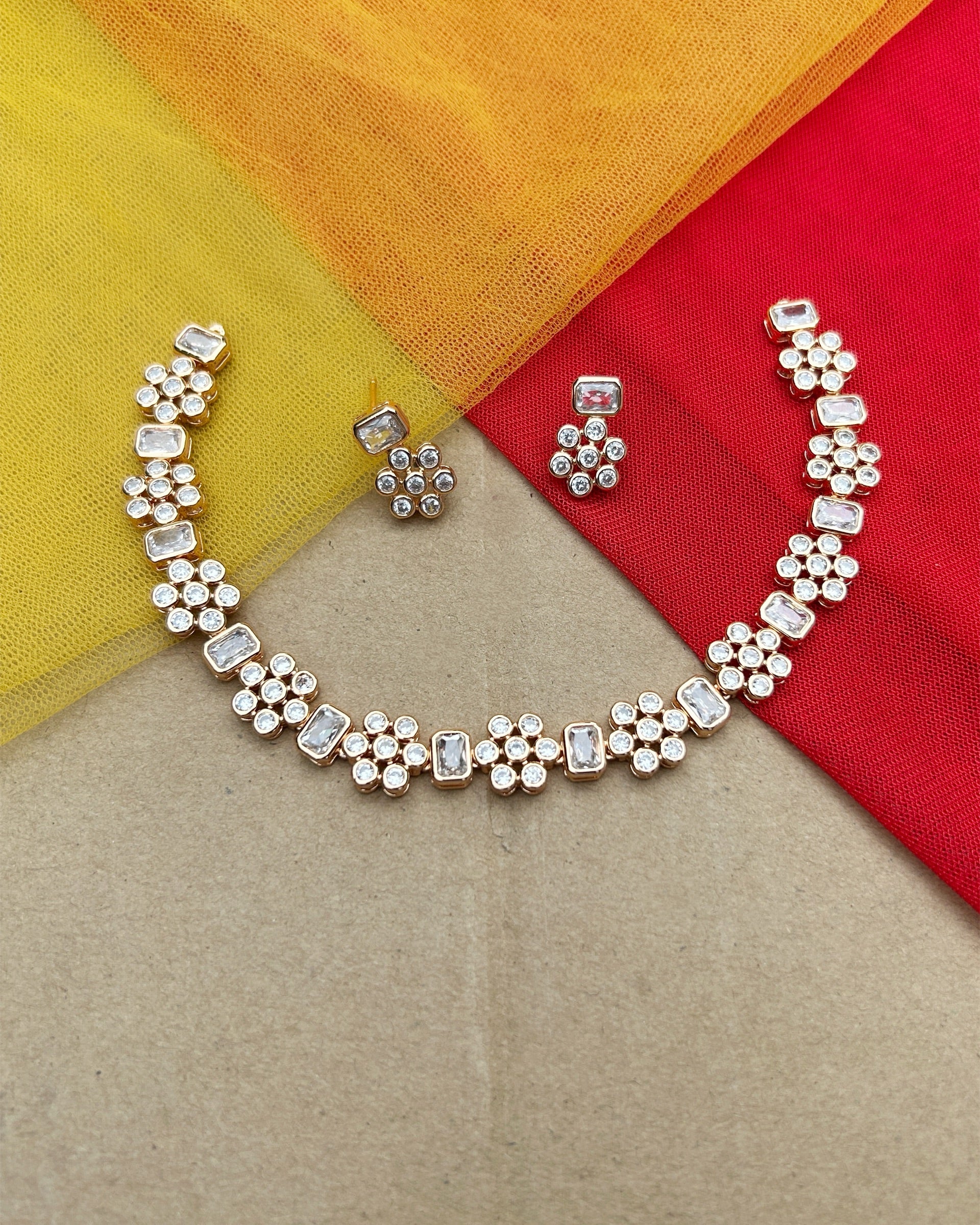 beautiful gold necklace