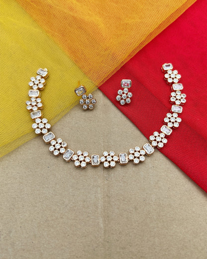 beautiful gold necklace