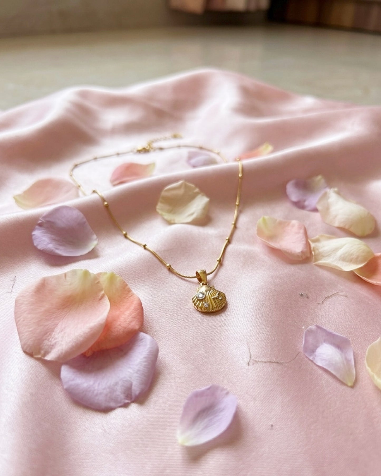 Shell Pendant Chain Necklace