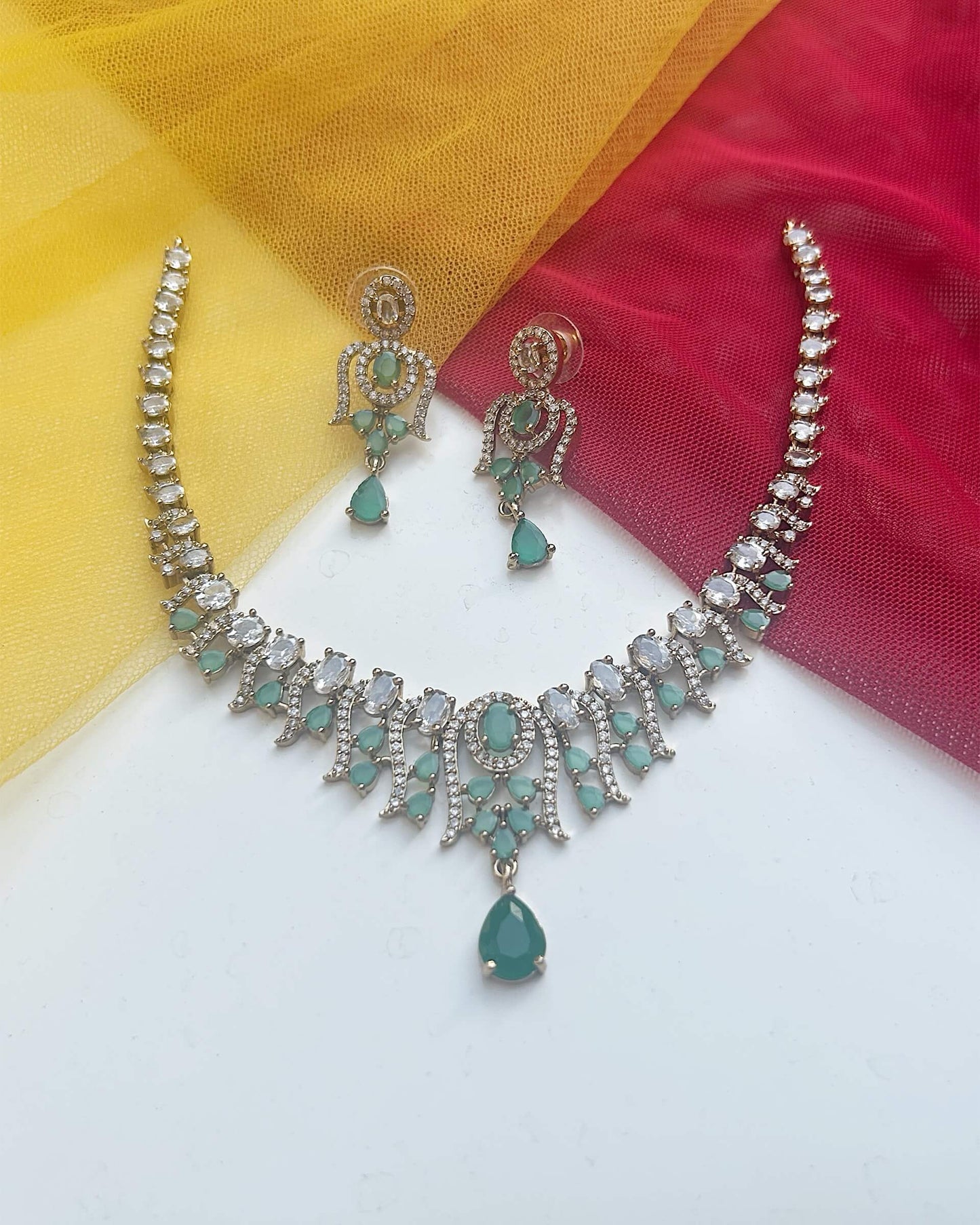 Emerald Glow Drop Necklace Set