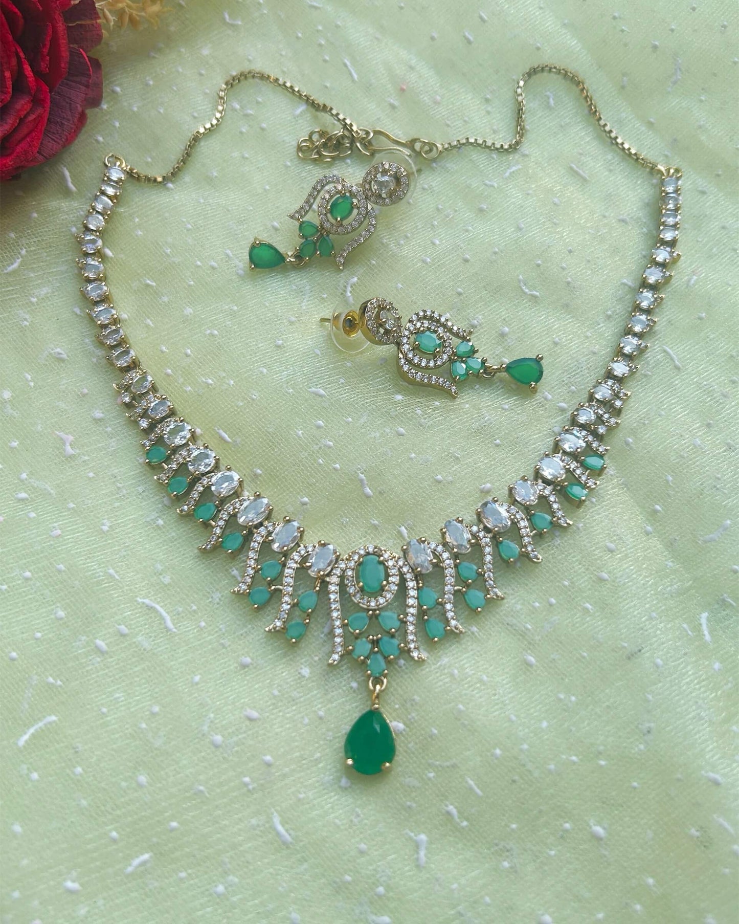 Emerald Glow Drop Necklace Set
