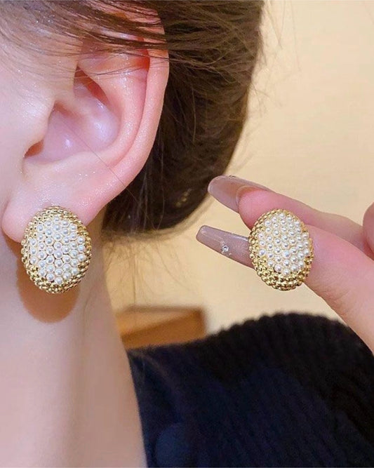 women pearl earrings