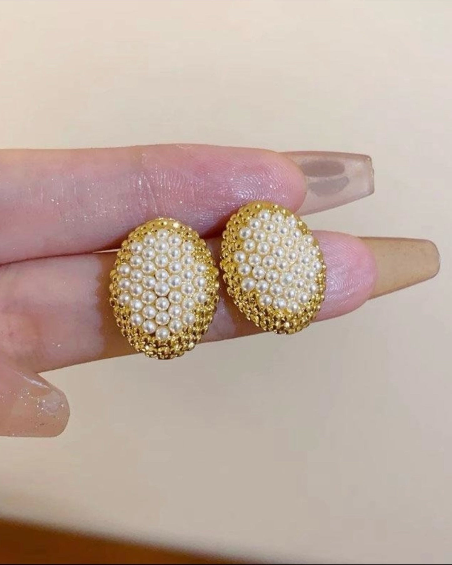 women pearl earrings