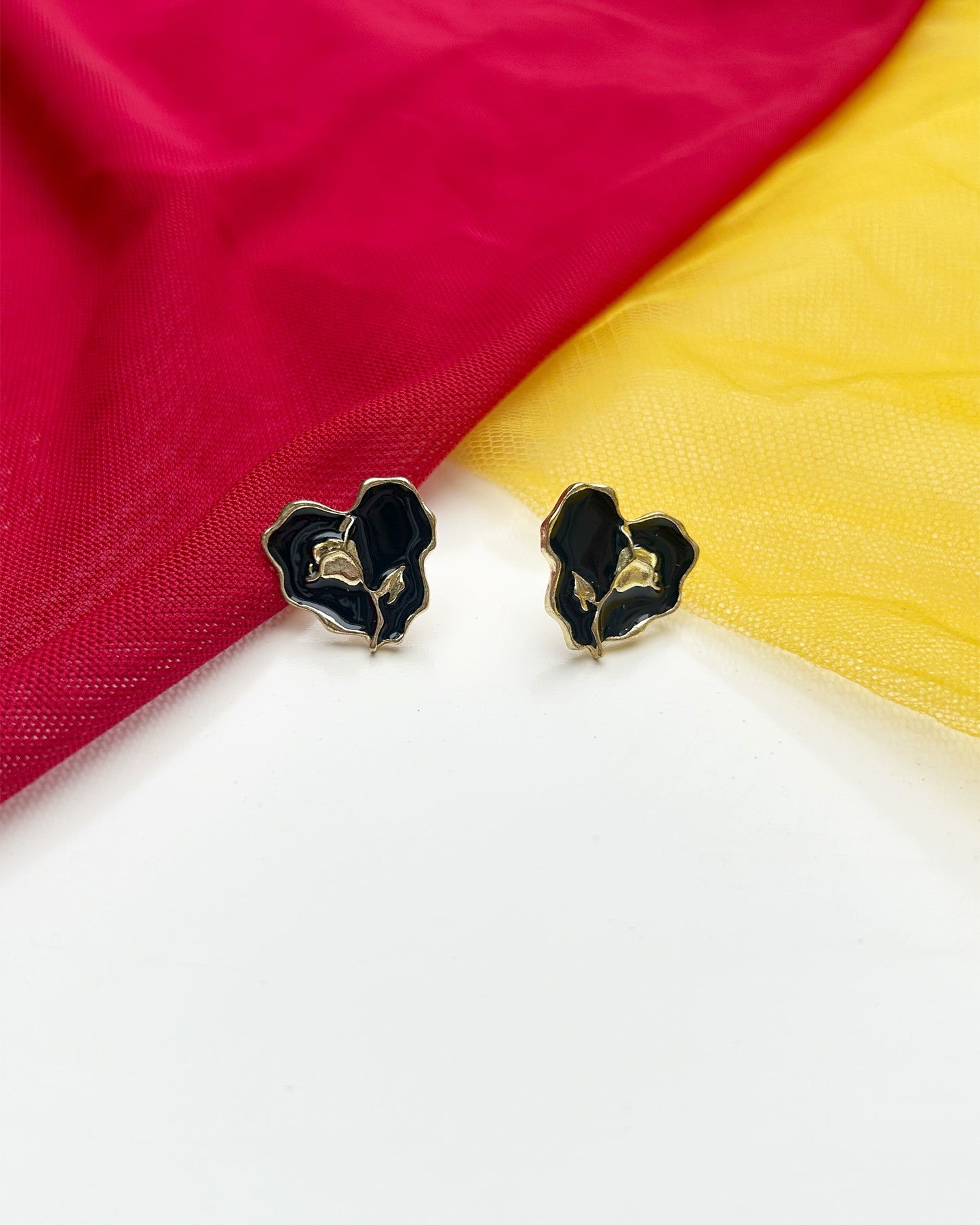 Rose Engraved Black Heart Earring