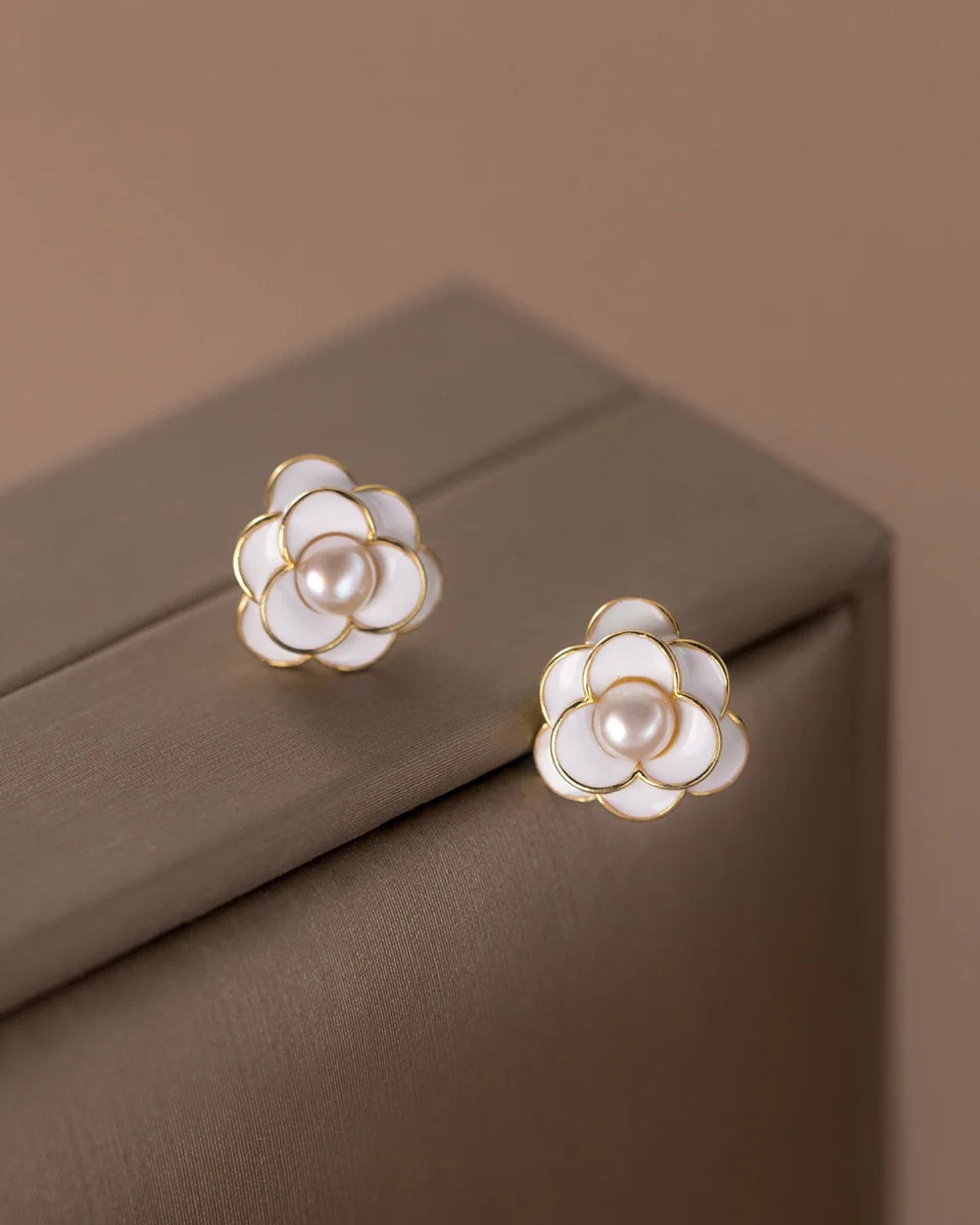 White Flower Stud Earring