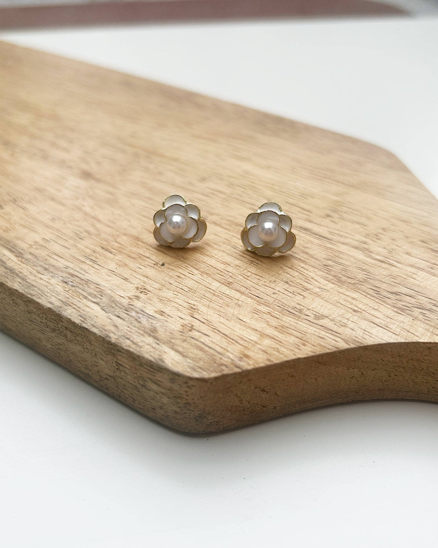 White Flower Stud Earring
